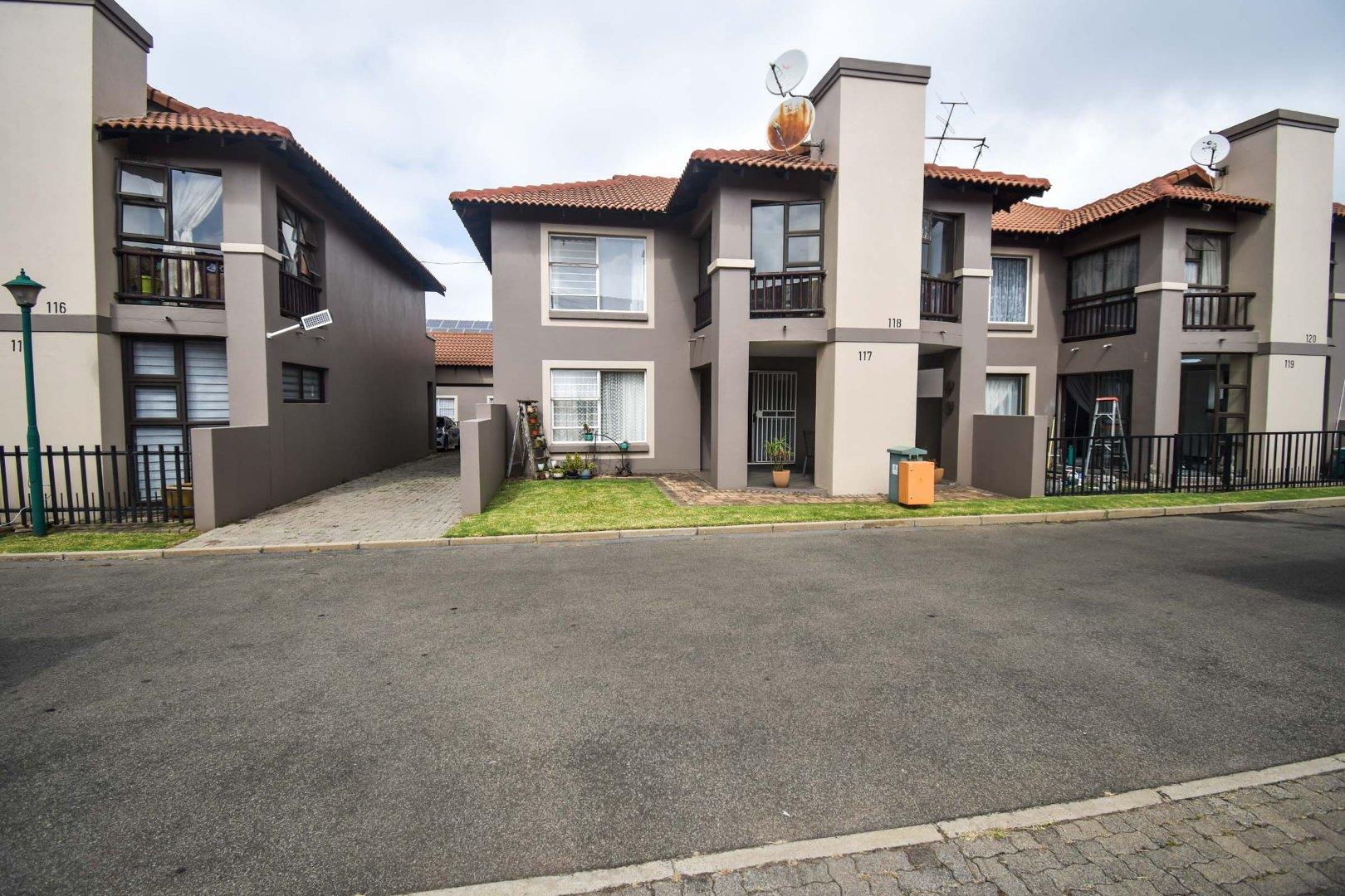 2 Bedroom Townhouse for sale in Van Dyk Park P24112561860