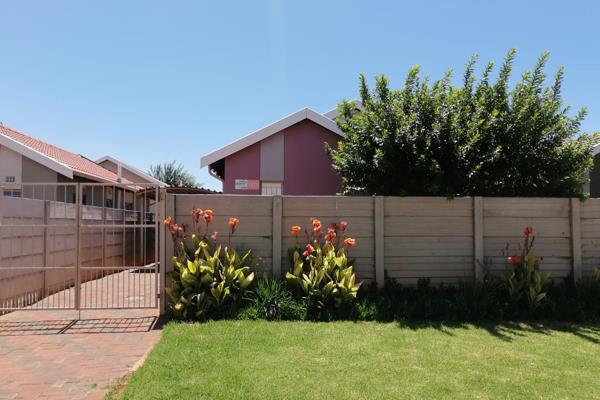 Secure this charming full tittle free standing house at the best price in Sky City! ...