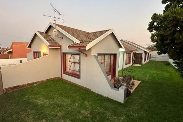 Situated in a quiet part of Ennerdale, Johannesburg South boasting with a land size of ...