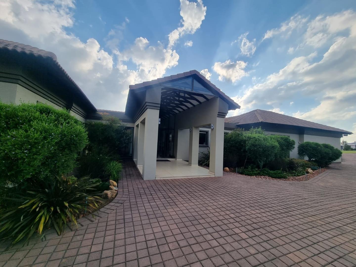 4 Bedroom House for sale in Dunblane Lifestyle & Equestrian Estate