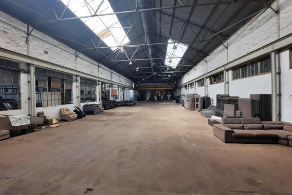 This large Factory is a stand alone facility measuring 10500 square metres There is a ...