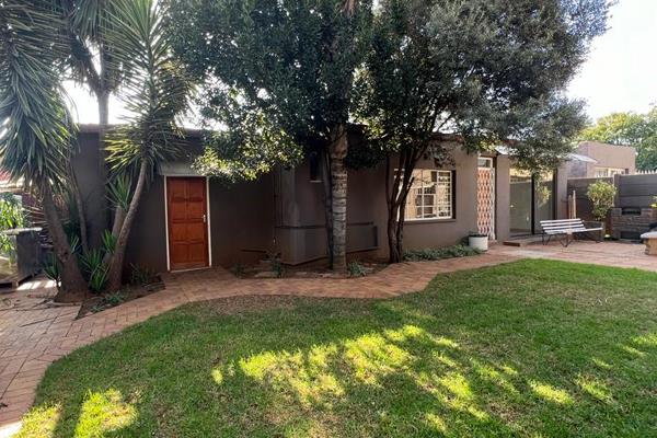 - Spacious Garden Cottage in the heart of Alberton
- This lovely 2 Bedroom Cottage on the ground floor
- This unit is has a open plan ...