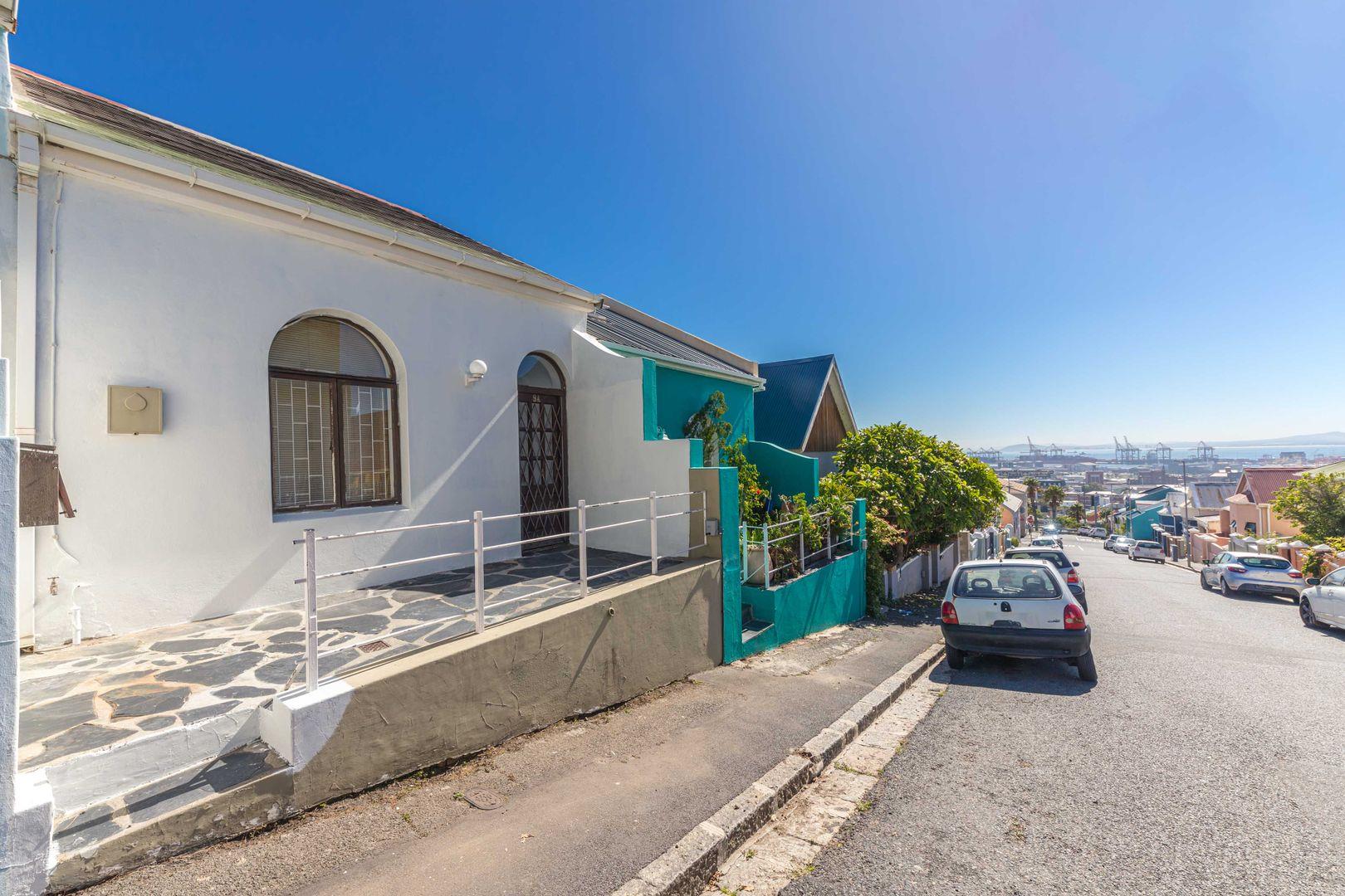 2 Bedroom House for sale in Walmer Estate - P24-114587025