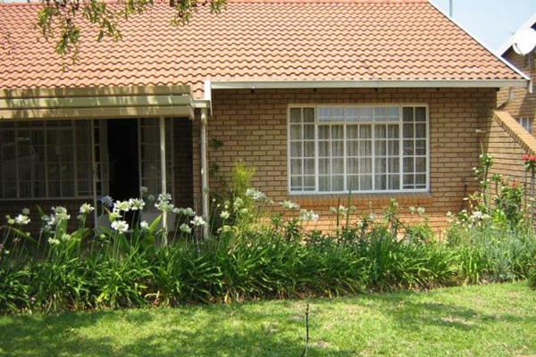 This spacious very neat unit is situated in the Renaissance Retirement village in Bela Bela.

This place has been newly painted and ...