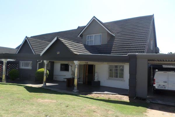 The house has an entrance hall, lounge, dining room, large entertainment area, kitchen, office, 4 bedroom and 3 bathrooms. The flat has ...