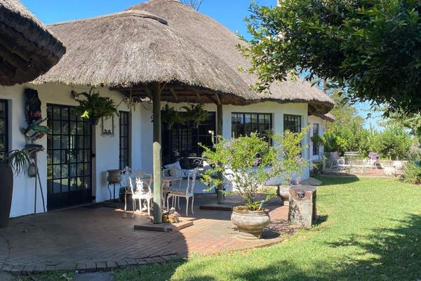 This 21.3 ha Guest House on the R103 in the Lidgetton area situated 14 km outside the town of Howick in the KwaZulu-Natal Midlands is ...