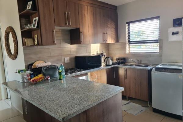 2 Bedroom apartment on the first floor with one bathroom, an open plan kitchen and lounge, a balcony with a braai and a carport ...