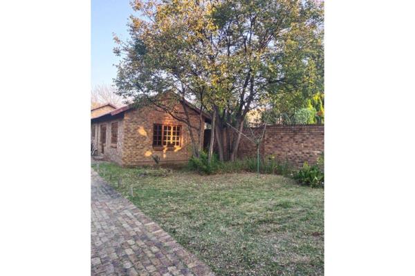 This is a spacious 1 bedroom and 1 bath newly renovated bachelor garden cottage with ...