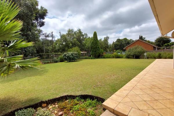 a Beautiful 4 bedroom house built on a very large stand which is 1992m&#178;. This property is located in one of the most popular areas ...