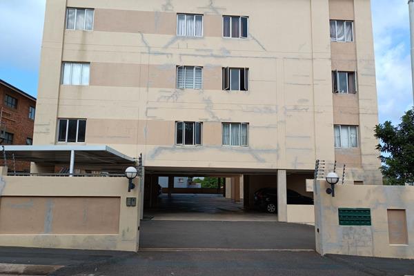 Levies: R1500
Rates: R800

Dormehl Phalane properties proudly presents this modern 2 bedroom apartment for sale in Essenwood. This ...