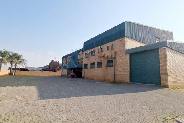 Prime property perfect for an investment 
3 Floors 
2500m/2 built up warehouse

5000 m/2 Erf size 

1 aircons downstairs 
3 aircons ...