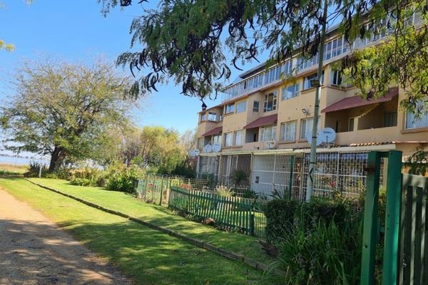With this absolutely stunning 6 bedroom waterfront flat/apartment for sale in Deneysville at the Vaaldam, it is the perfect business ...