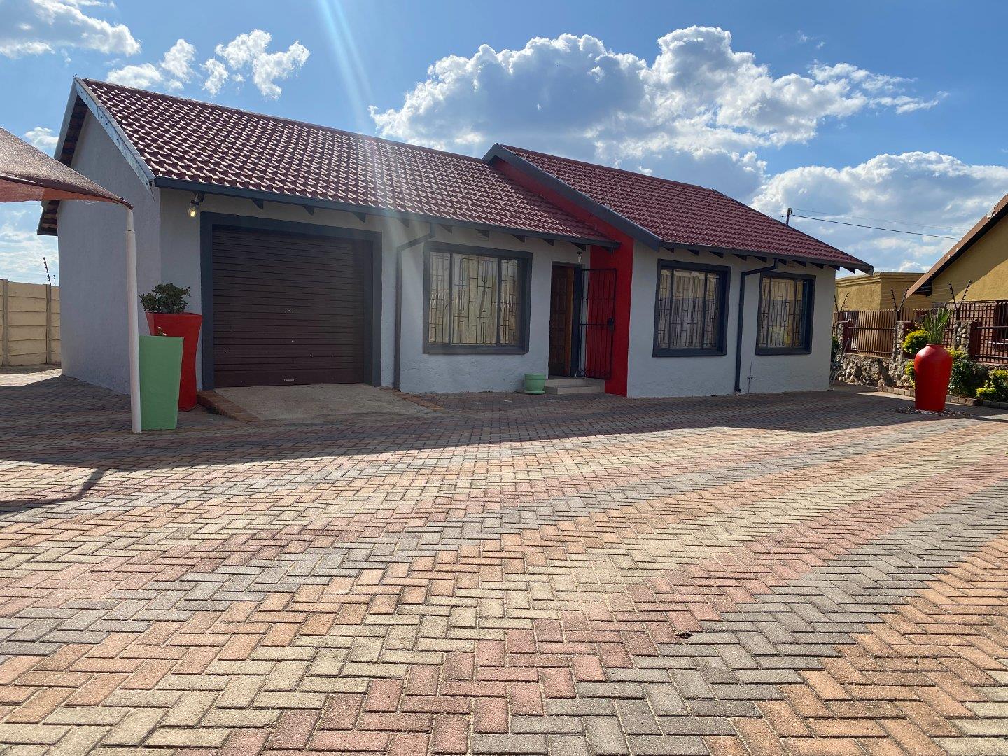 3 Bedroom House to rent in Seshego P24112610185