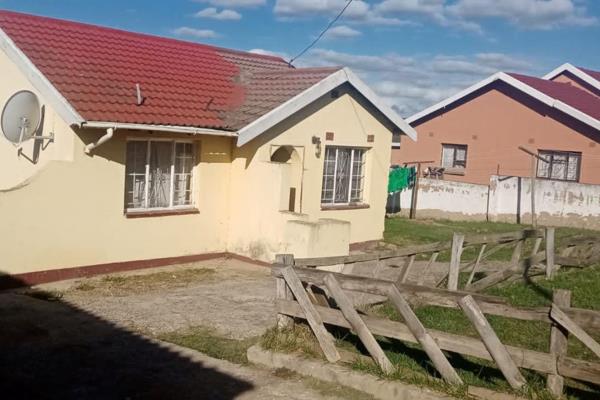 Pamgolding is excited to present this property to you. This property has two dwellings, the first dwelling offers two bedrooms all with ...