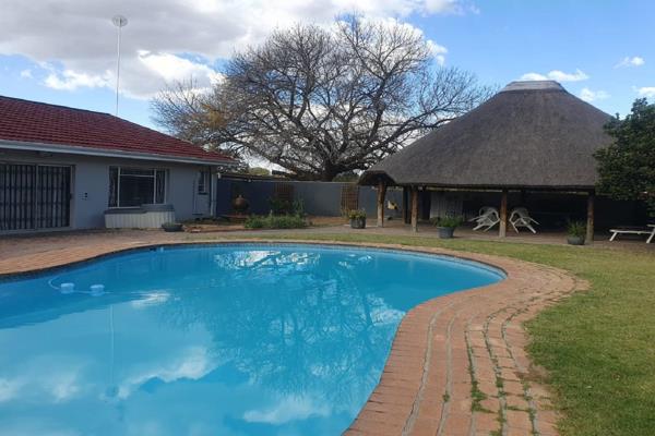 Beautiful smallholding for sale near Ravel Road, featuring five flats to generate an income of R20,000 per month. The property boasts ...