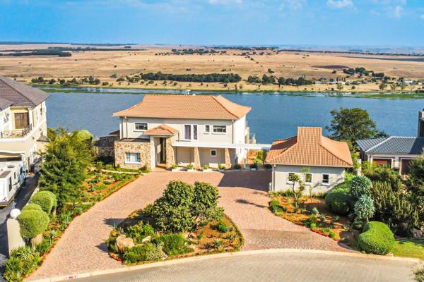 This stunning property offers the perfect blend of classical and modern living, providing a luxurious lifestyle with breathtaking views ...