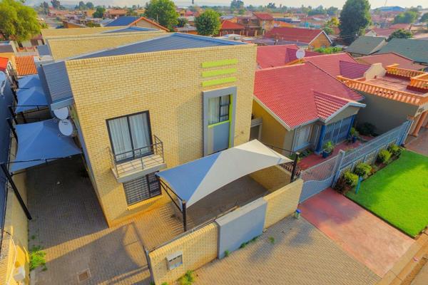 Are you considering a new investment venture? Look no further! Discover this must-see property located in Lenasia, offering excellent ...