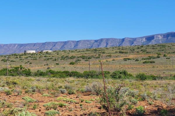 Various stands to choose from on the  Nort Eastern Side of Willowmore on route to the Willowmore Golf Course.

Water end electricity ...