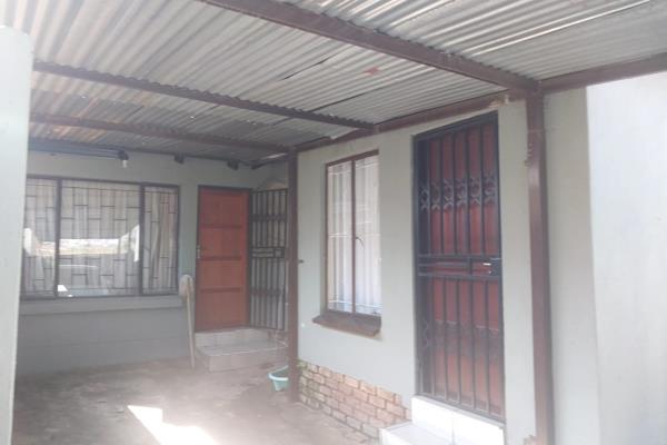 This 3-bedroom house has been converted into cottages that generate a rental income of +-R16 000 per month. 

3 Bedrooms
2 ...