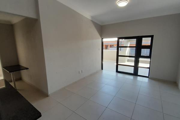 This Unit has the following to offer :
3 Bedrooms with Built In Cupboards. 
2 ...