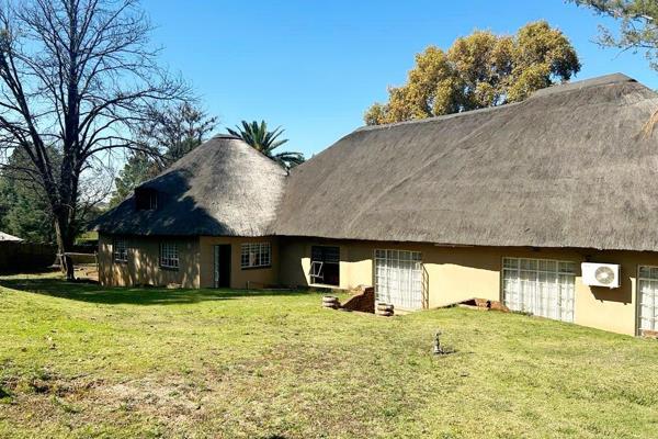 SOLE MANDATE

This beautiful thatch-roofed house is perfect for those who love to entertain! The house boasts four bedrooms and two ...