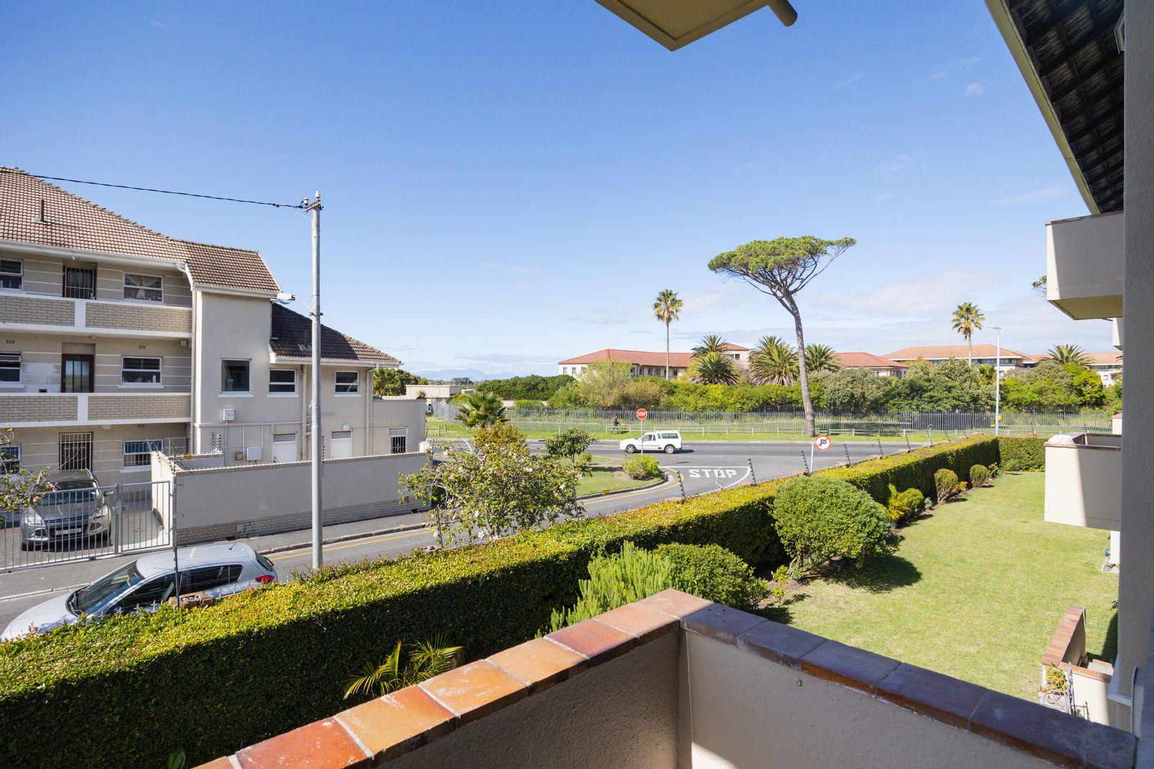 Kenilworth, Cape Town Property Apartments / flats for sale in