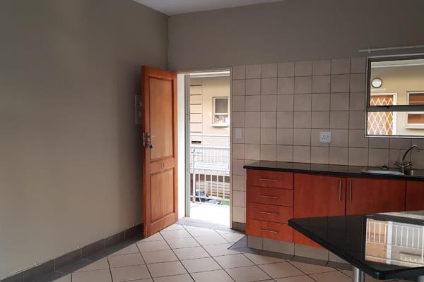 This apartment is located within the &quot;@Varsity&quot; complex, near the Bult, NWU campus, the Military base and a major Hospital. ...