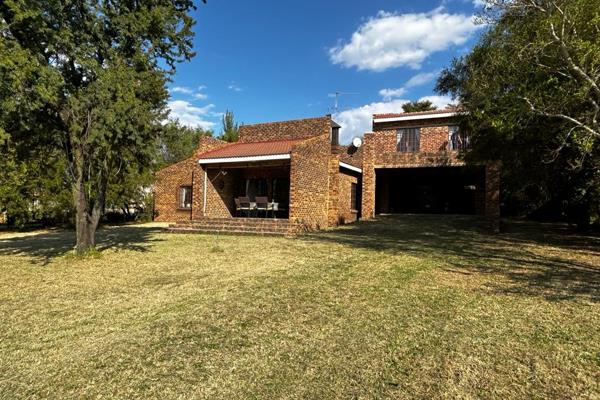 Beautiful face-brick house with access to Waterfront for sale in Deneysville at the Vaal Dam is the perfect place to call ...