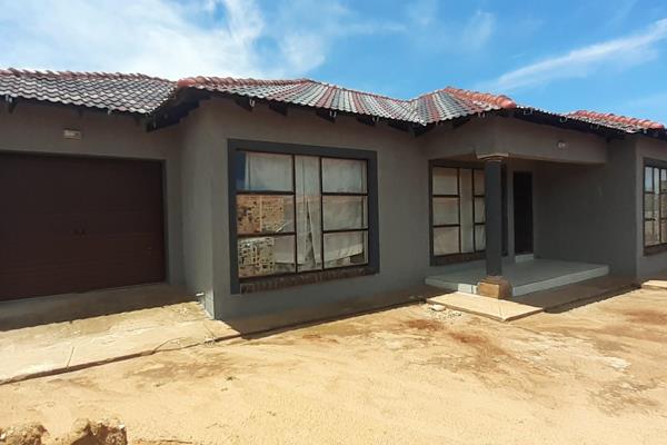 House for sale in Lebowakgomo Zone P.

A place to call home!

Say hello to being a homeowner of this newly built house in the heart of Lebowakgomo. I am sure first time buyers more especially will love this, as they will get to style the house according to their interests. ...