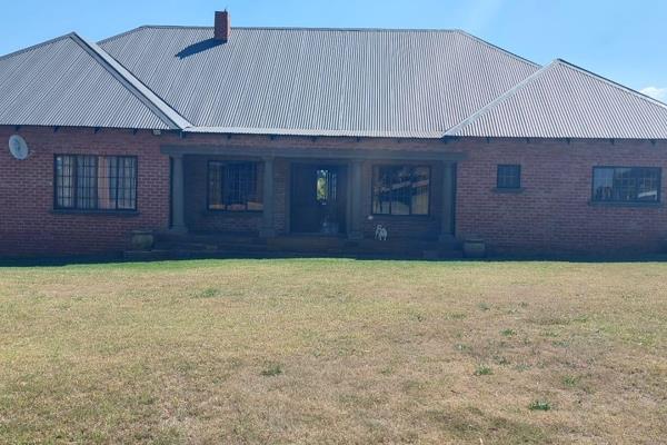 This valuable small farm that borders the tree lined Blesbok spruit for quite a distance and with irrigation rights from it now
for ...