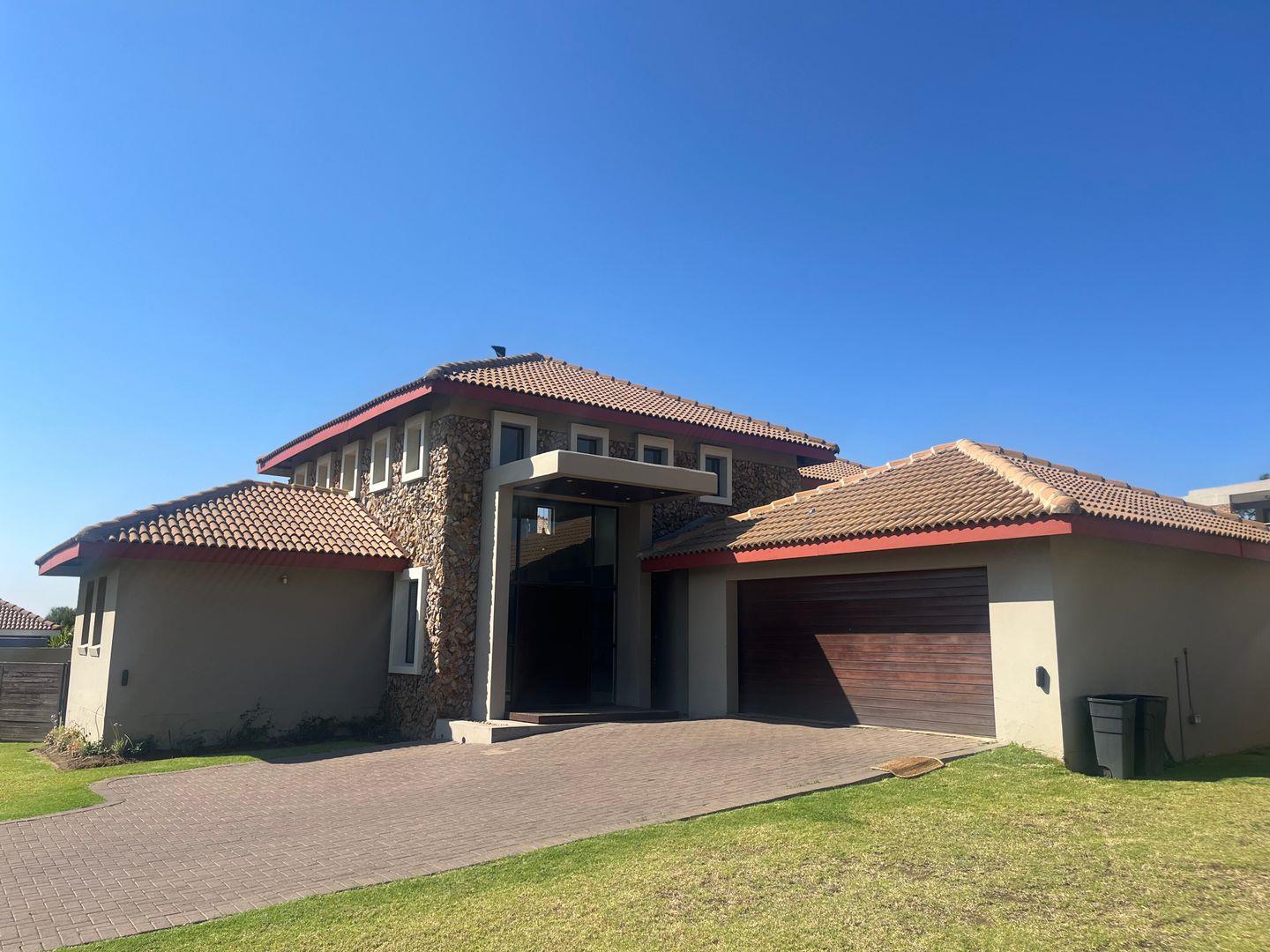 3 Bedroom House for sale in Bankenveld Golf Estate - P24-112618281