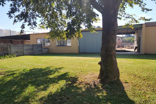 This property offers a large vacant stand of approximately 15 000m2 and workshops ...