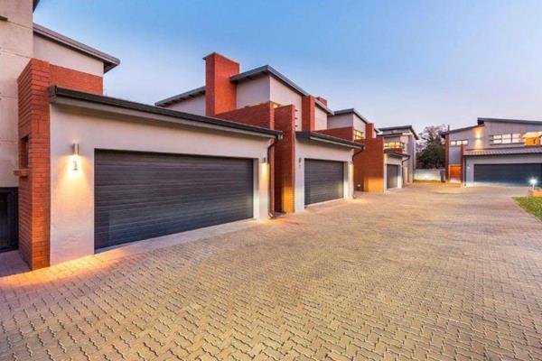 Looking for a luxurious and secure lifestyle? Look no further than this stunning 4 bedroom cluster home in a small security ...