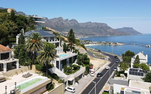 5 Bedroom House for sale in Bantry Bay