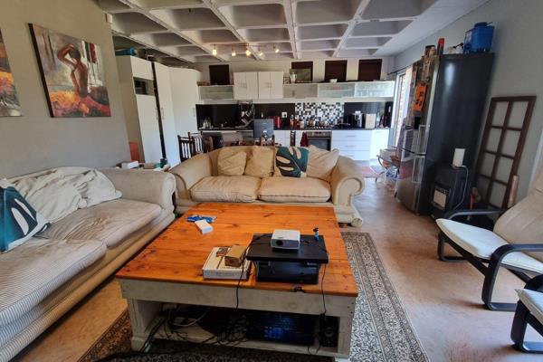 Spacious 1 bedroom Garden Flat available for rent in Moreleta Park. This Furnished Garden Flat is equipped with SOLAR backup for ...