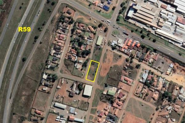 This 1818m&#178; site offers a service industrial-designated property. The property is conveniently located and within 500m from the ...