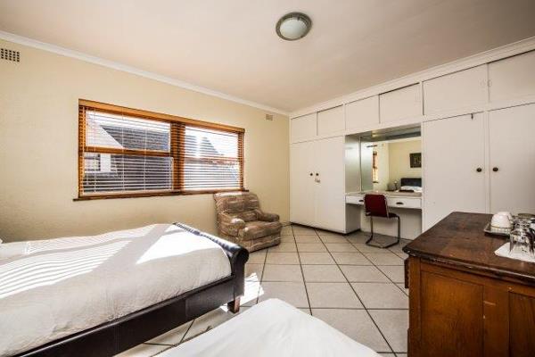 Room to Rent in Cape Town
Large room in a share house. 
One person allowed to live in ...