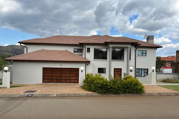 Beautiful contemporary home with panoramic views of the Magaliesberg Mountain Range. ...