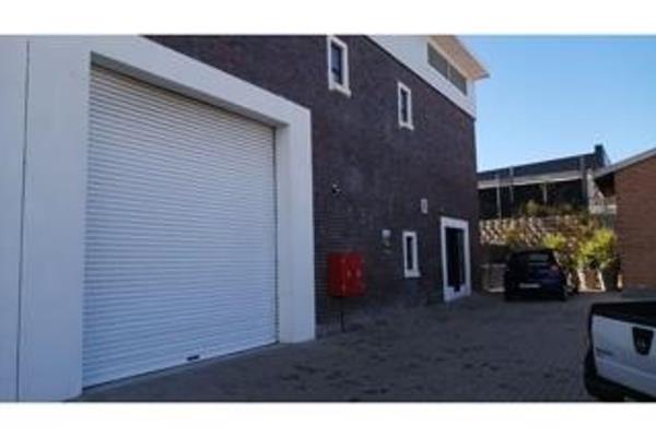 The modern warehouse/office combo unit is located in a prime position in Fairview ...