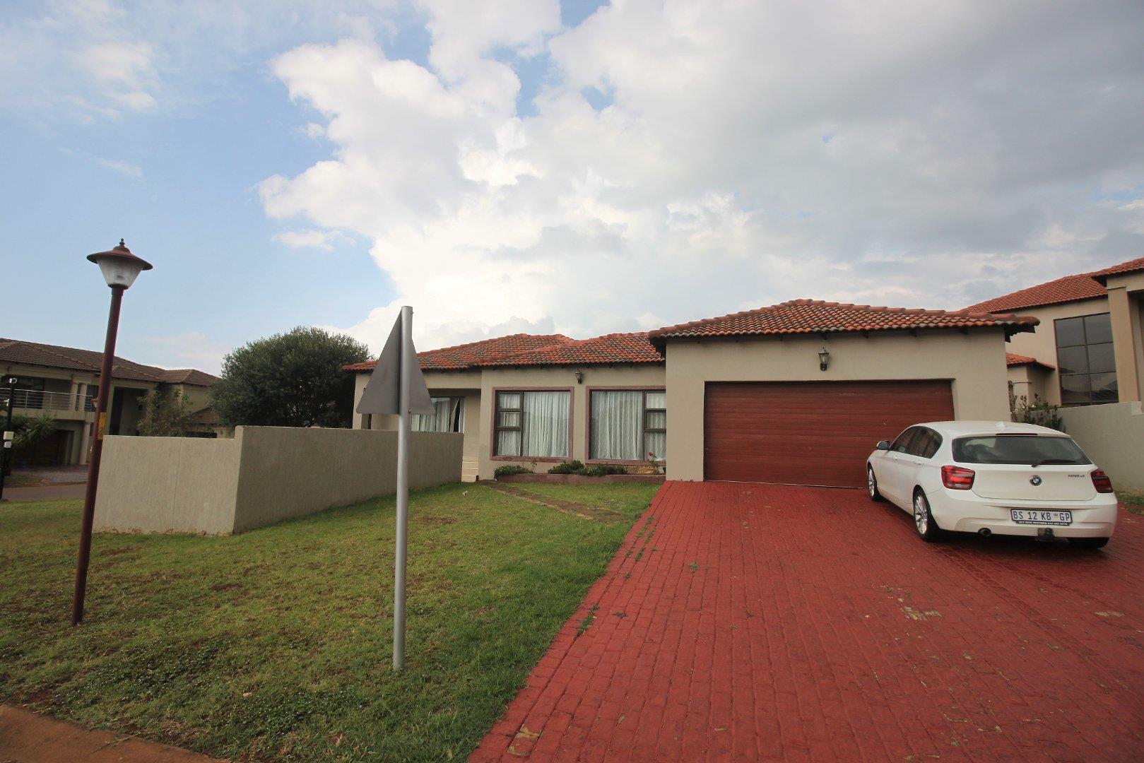 5 Bedroom House for sale in Magaliesberg Country Estate - P24-112642955