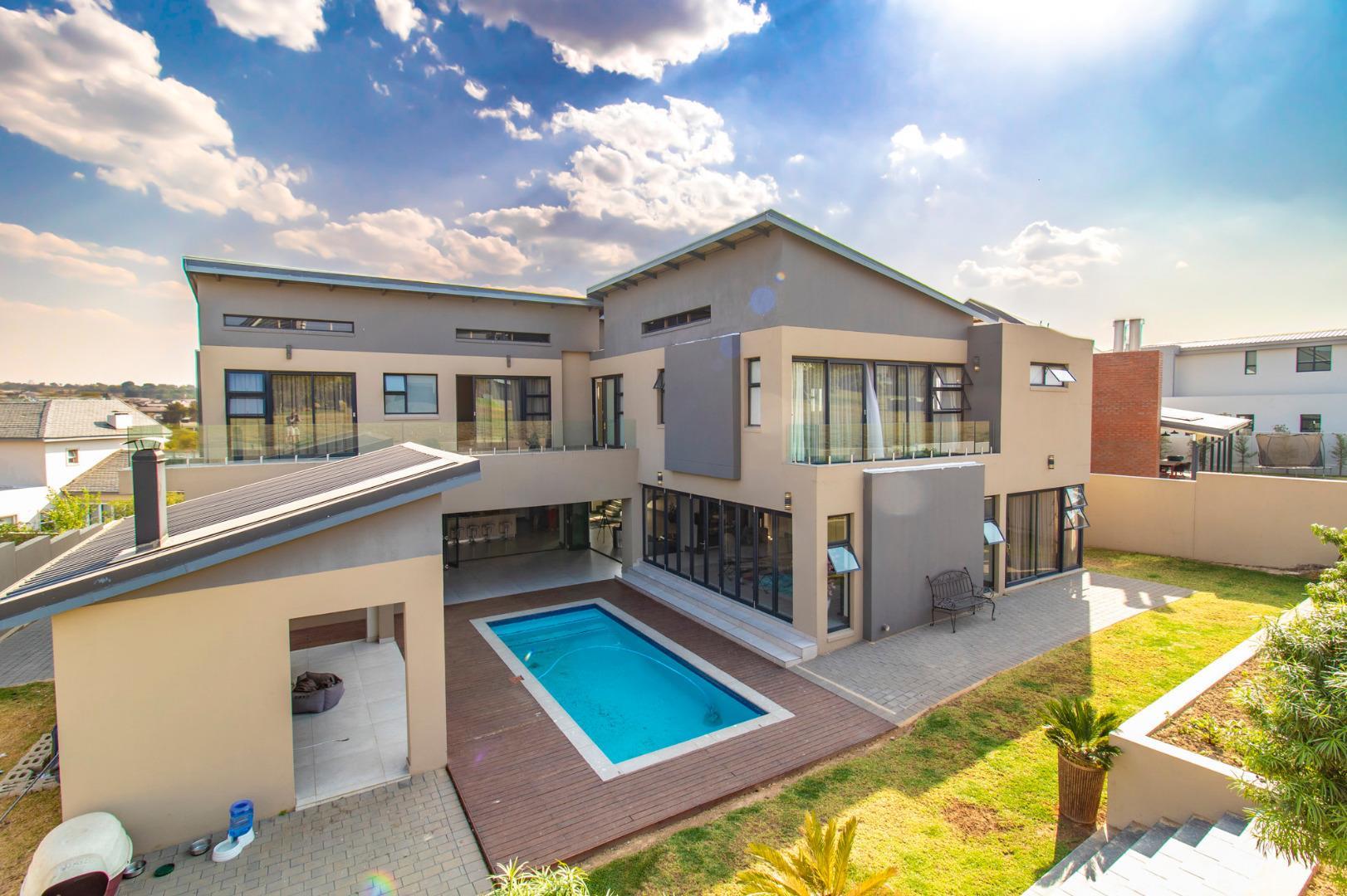 5 Bedroom House for sale in Waterfall Country Estate P24111686618