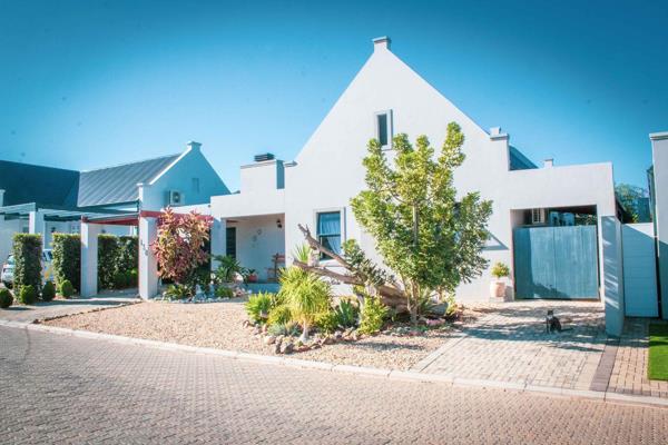 3 bedroom house, situated in Oude Meule Estate, Worcester, which offers 24 hour manned ...