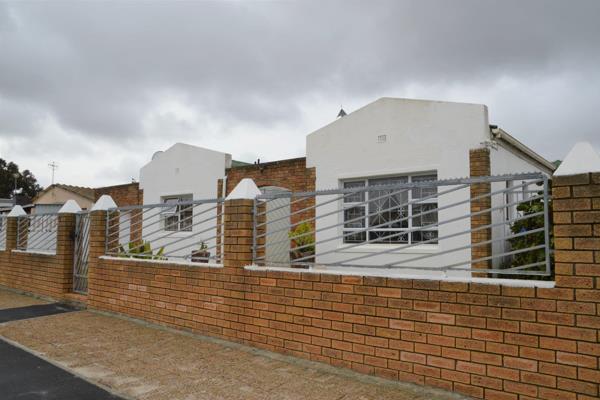 Exclusive listing | Welcoming offers from : R2 250 000

Welcome to your dream home in the picturesque neighborhood of Surrey Estate . ...