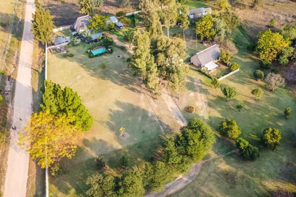 Country road, take me home, to the place I belong...... 2.5 hectares to call your own.

If country living is your thing then this is ...