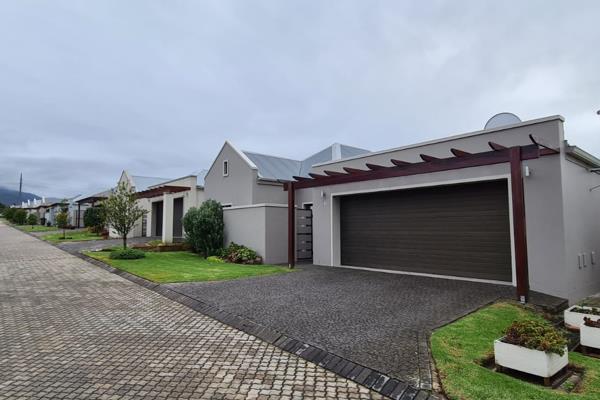 2bedr., 2 bathr., double garage in Kraaibosch Retirement 
 and Security Village. ...