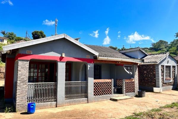 This 7 Bedroom  house situated in Inanda Amatikwe area 5 close to Ithwelenye primary school. 

Mais house has: 2 Bedrooms  1 Bathroom ...