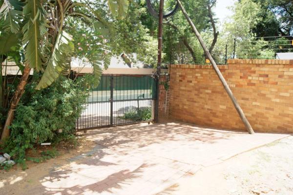 Room for Rent in Bordeaux, Randburg – Ideal for Students or Young Professionals

Location: 89 Main Avenue, Bordeaux North ...