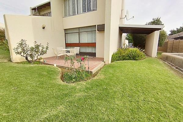 Located in the heart of Upington, close to everything you need you will find this lovely 2 bedroom flatlet.
Providing ample storage ...