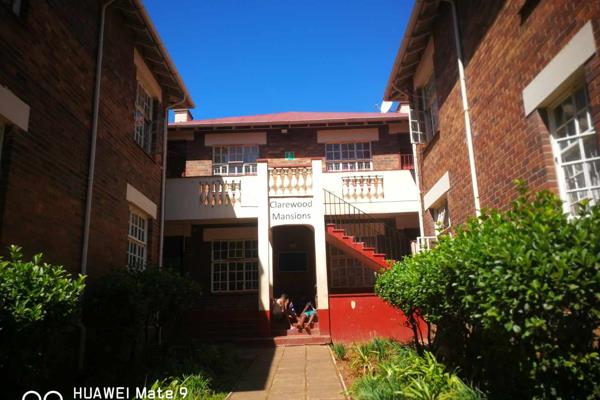 So much potential!!!

Don&#39;t miss out on this one!!!

Here we have a large 991m2 ...