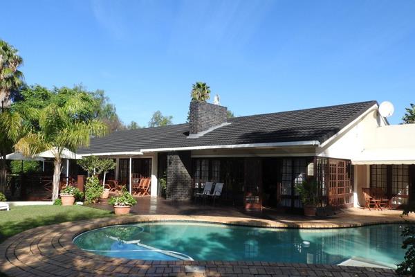 This four-star guest house is an elegant and modern facility, situated in the heart of Oudtshoorn. It offers guests a relaxed ...